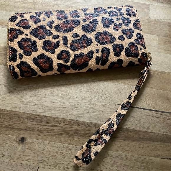 NWOT! Leopard wallet - Picture 1 of 3